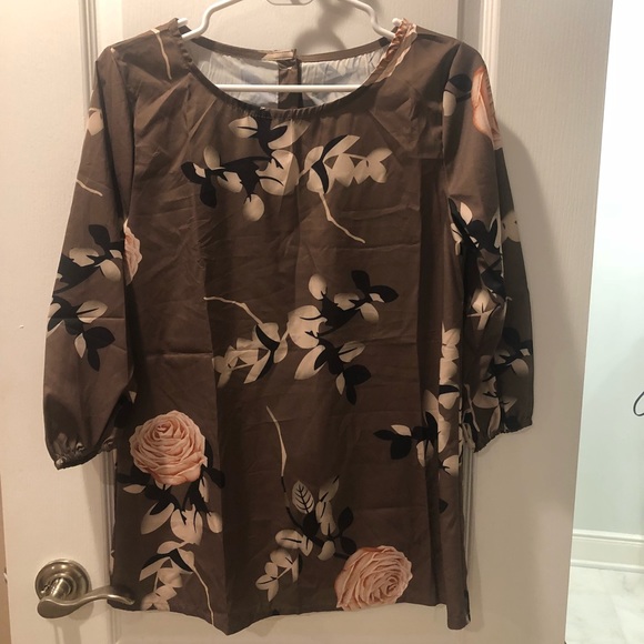 Tops - Cute versatile blouse/top Tops - Cute versatile blouse/top